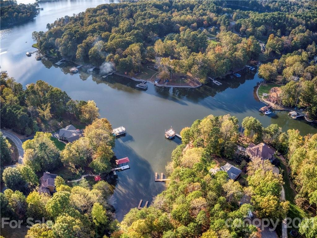 Property image 1 at 127 Holt Lane, Mooresville, NC 28117