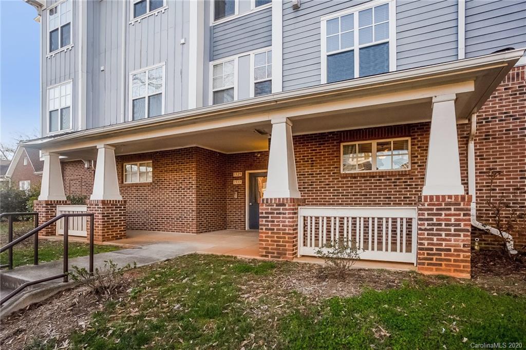 1525 Walnut View Drive