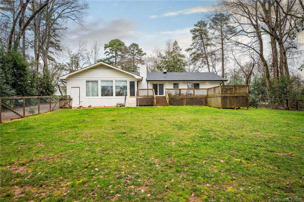 Property image 1 at 4640 Town And Country Drive, Charlotte, NC 28226