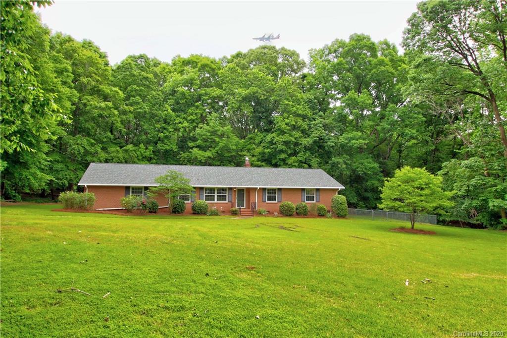 Property image 1 at 2900 Beaman Avenue, Charlotte, NC 28273