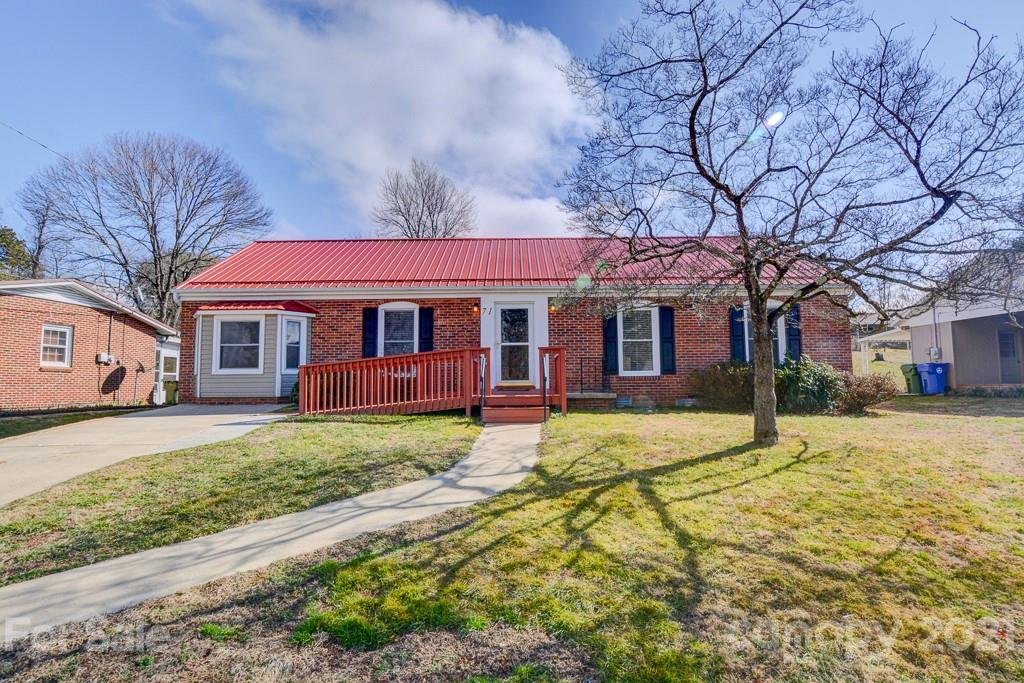 Property image 1 at 71 Starmount Drive, Asheville, NC 28806