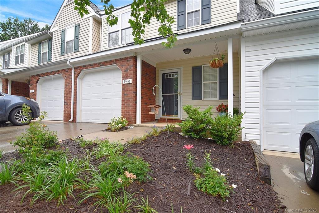 940 Sparrows Nest Lane