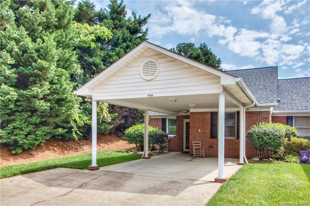 19960 Oak Leaf Circle