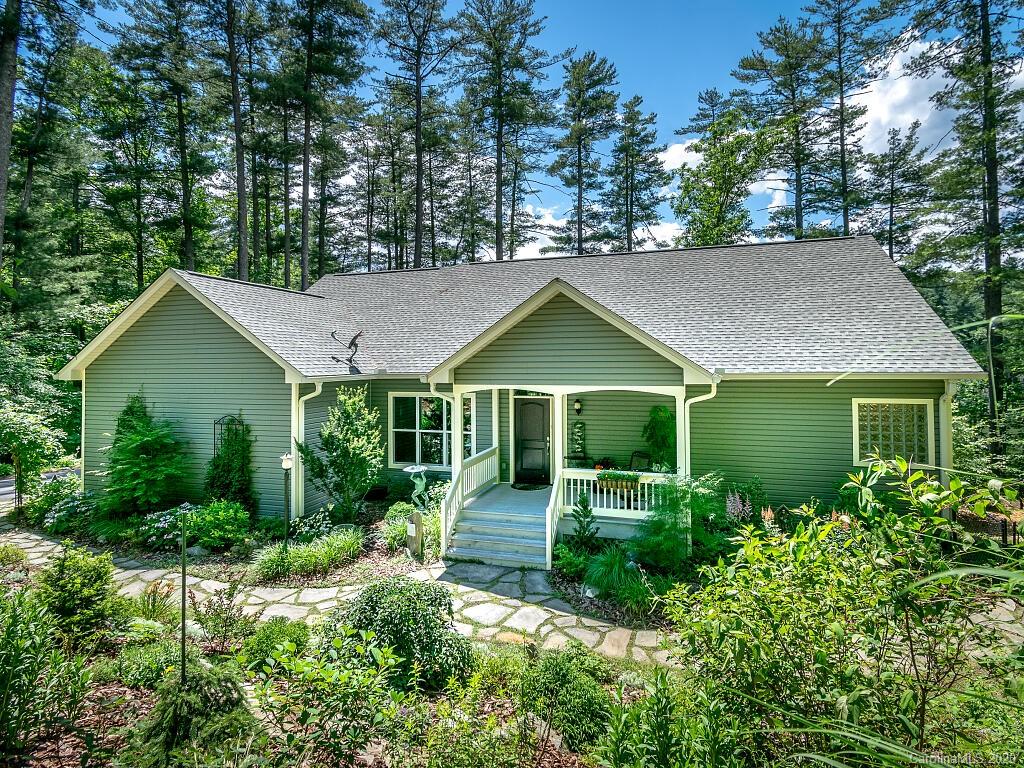 Property image 1 at 102 Virginia Avenue, Hendersonville, NC 28739