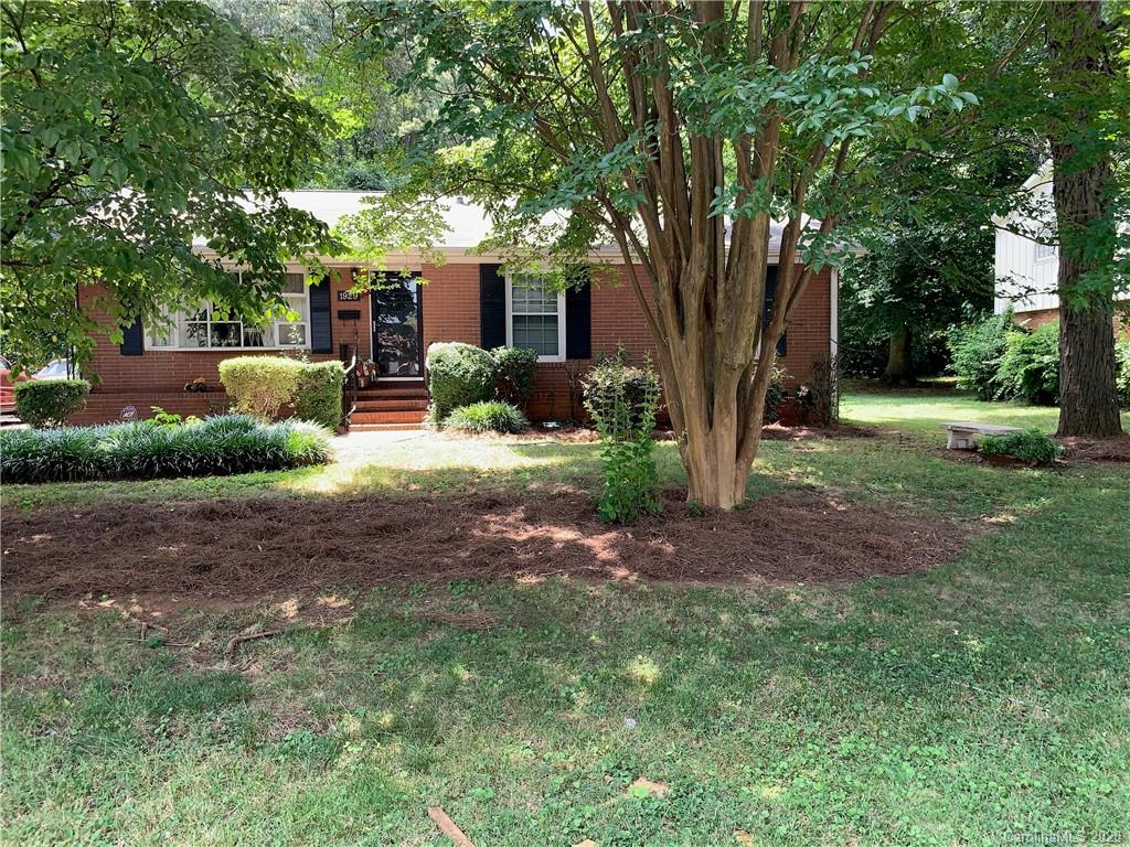 Property image 1 at 1929 Crestdale Drive, Charlotte, NC 28216