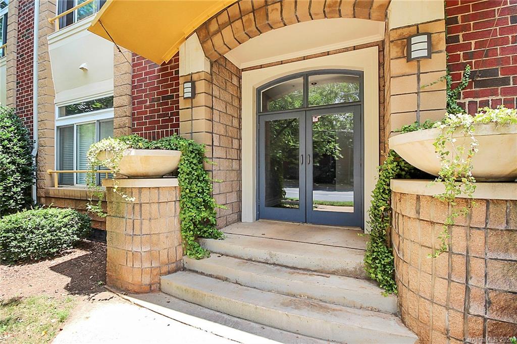 Property image 1 at 404 N Laurel Avenue, Charlotte, NC 28204