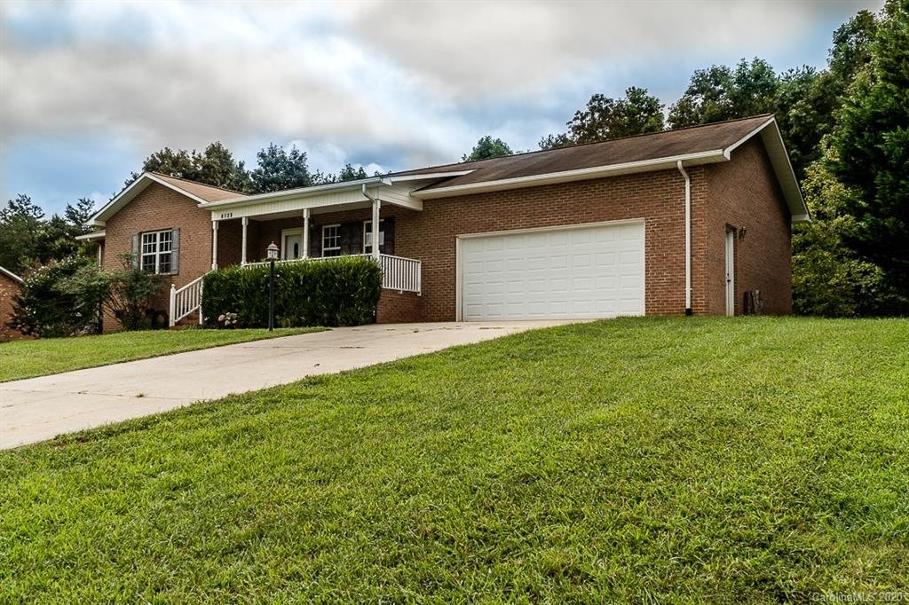 Property image 1 at 4128 River Run Circle, Hickory, NC 28602