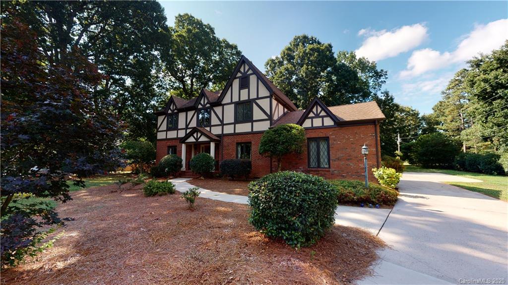 607 Greenbrook Parkway