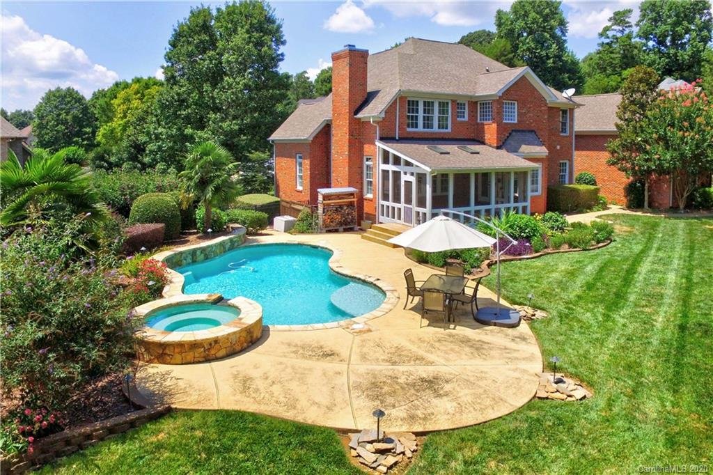 108 Castle Bay Court