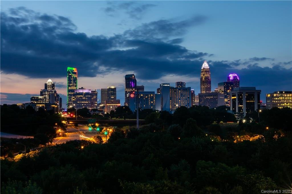 1100 Metropolitan Avenue