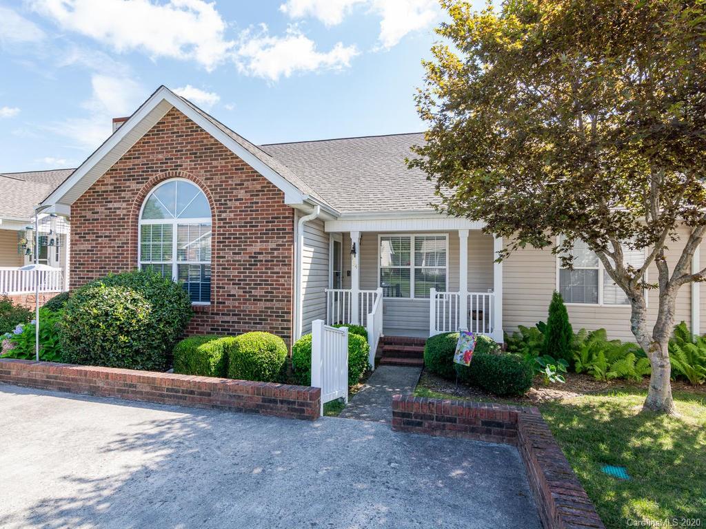 Property image 1 at 34 N Woodridge View Court, Hendersonville, NC 28791