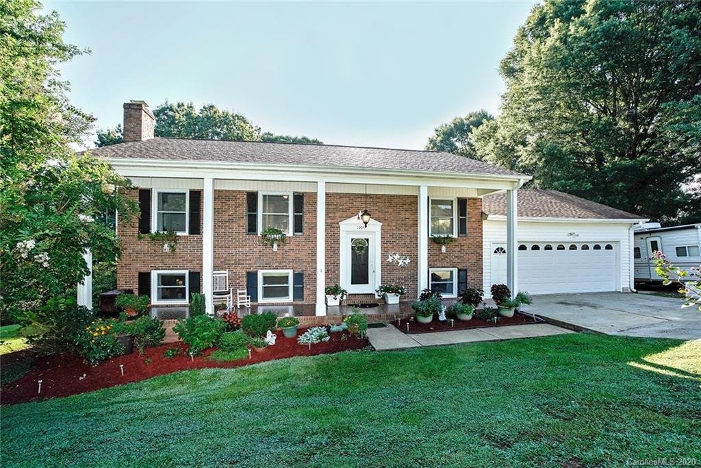 1005 Forestbrook Drive