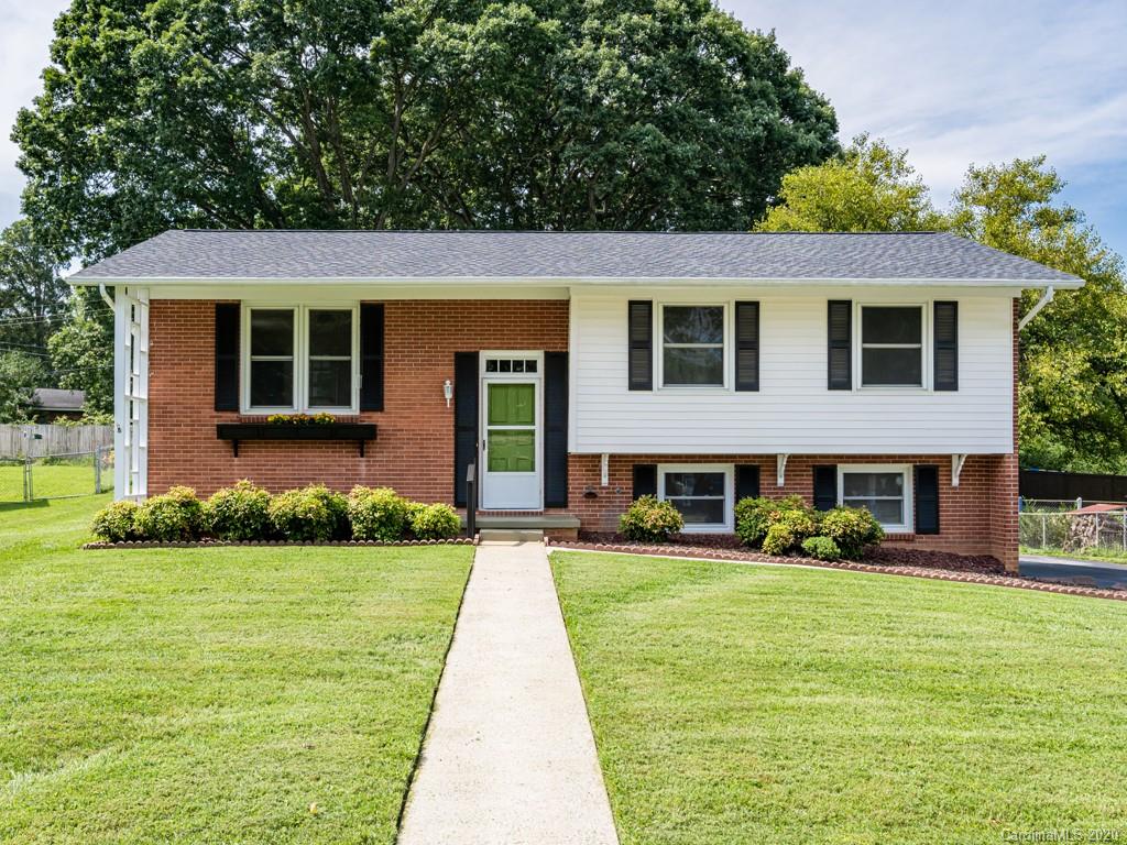 Property image 1 at 18 Oak Leaf Lane, Arden, NC 28704