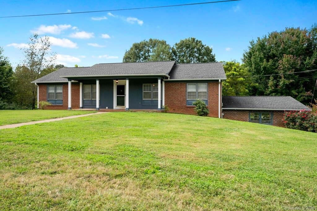 Property image 1 at 2513 Pinoak Drive, Hickory, NC 28602