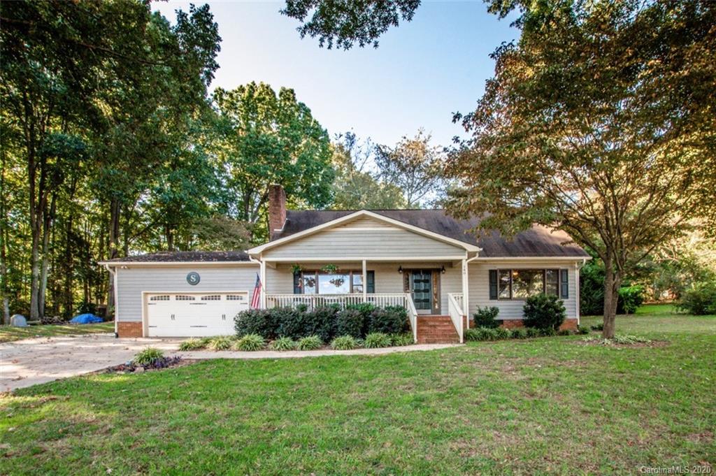 Property image 1 at 140 Crystal Circle, Mooresville, NC 28117