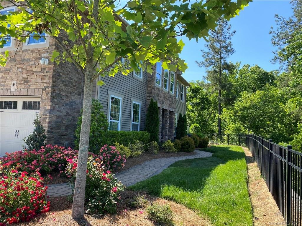 Property image 1 at 9627 Glenburn Lane, Charlotte, NC 28278