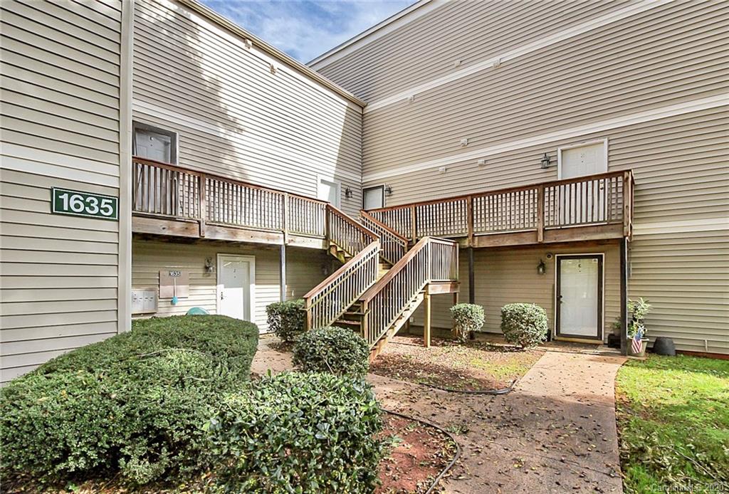 Property image 1 at 1635 Merry Oaks Road, Charlotte, NC 28205