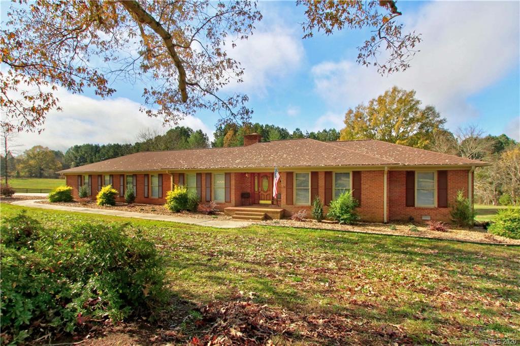 320 Steeple Chase Trail