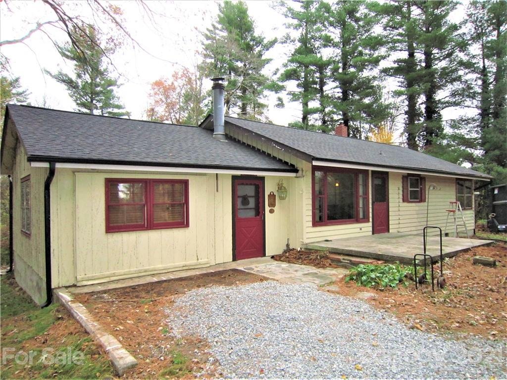 Property image 1 at 414 E Pine Hill Lane, Hendersonville, NC 28792