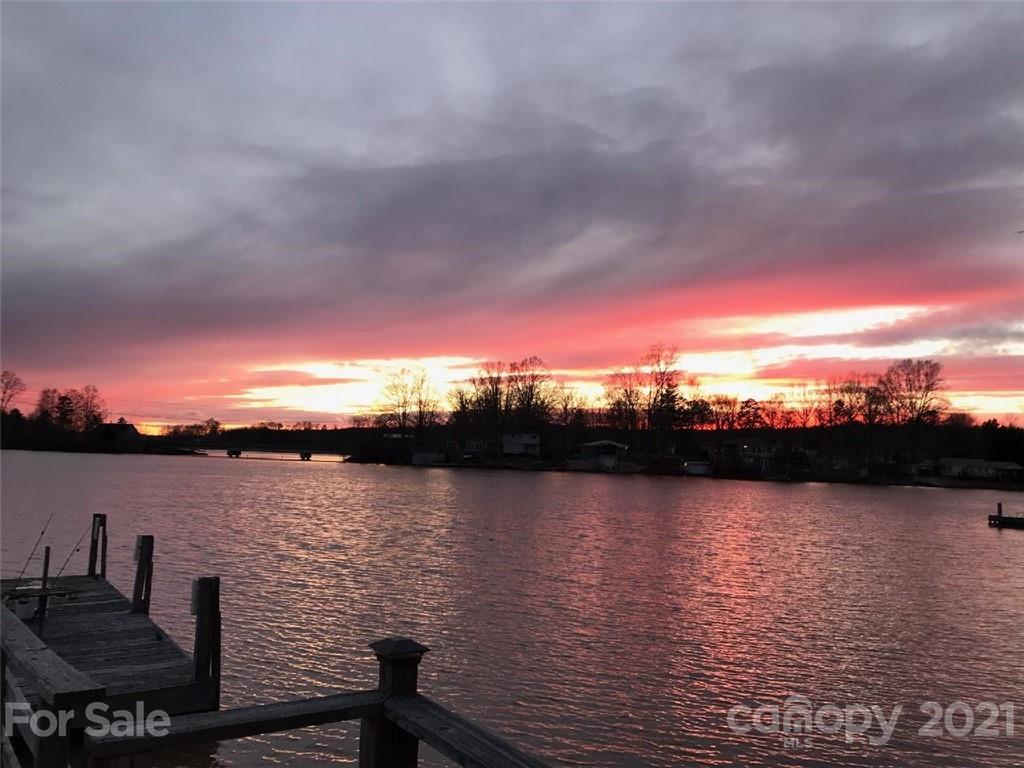 1011 Hickory Point Drive