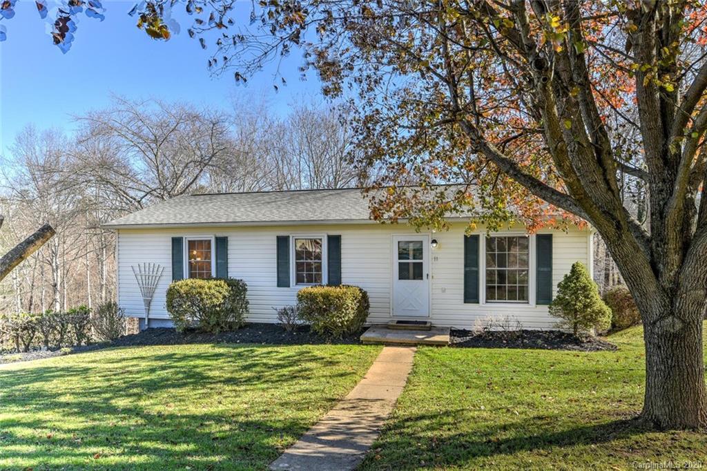 Property image 1 at 11 Grandview Circle, Asheville, NC 28806