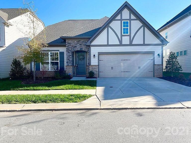 748 N Garrett Green Way