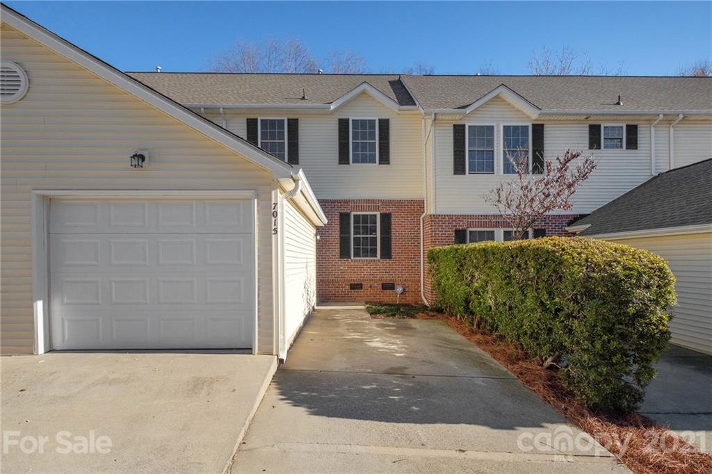 7015 Walnut Ridge Court