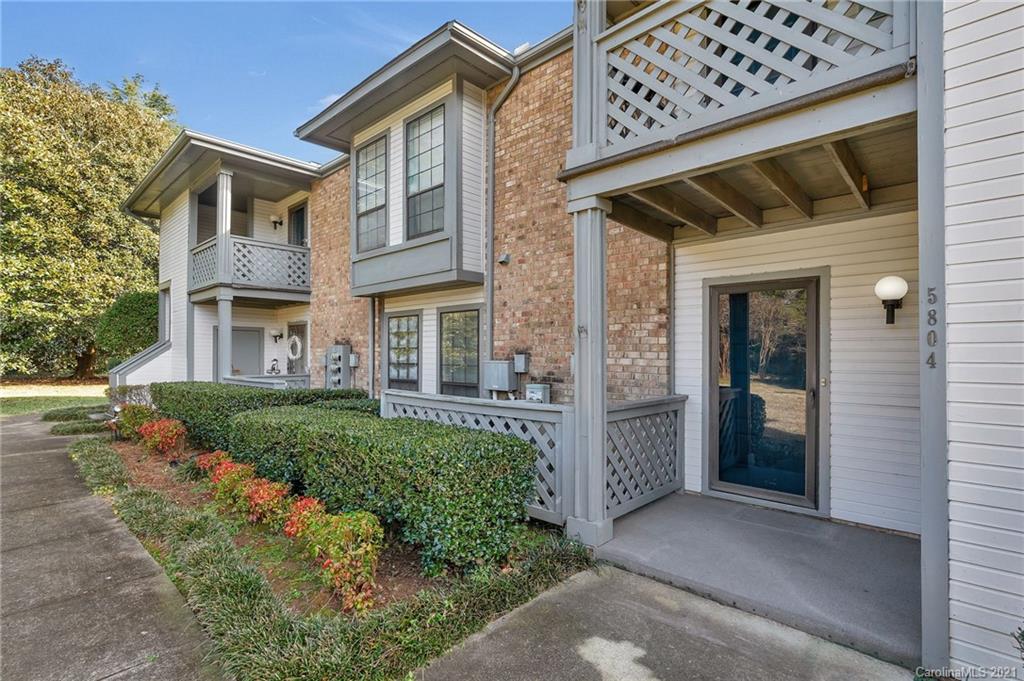Property image 1 at 5804 Harris Grove Lane, Charlotte, NC 28212