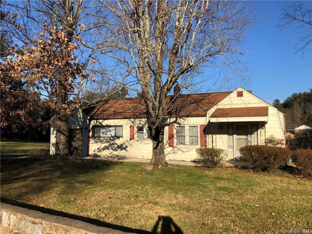 Property image 1 at 407 W Chestnut Drive, Hendersonville, NC 28739