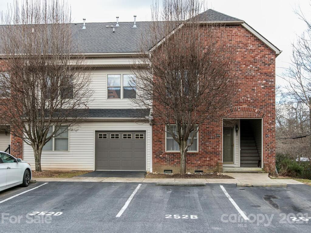 Property image 1 at 252 Wash Creek Drive, Hendersonville, NC 28739