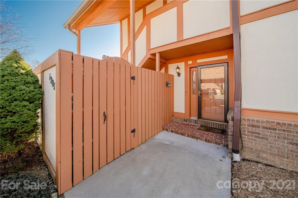 Property image 1 at 1201 Fleetwood Plaza, Hendersonville, NC 28739