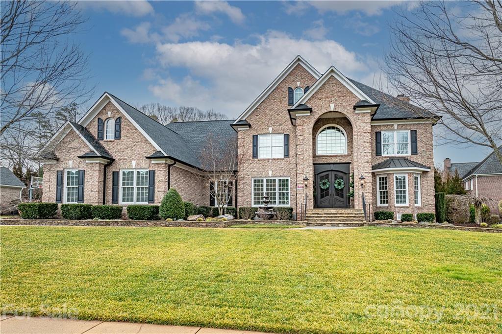 Property image 1 at 6640 Fox Ridge Circle, Davidson, NC 28036