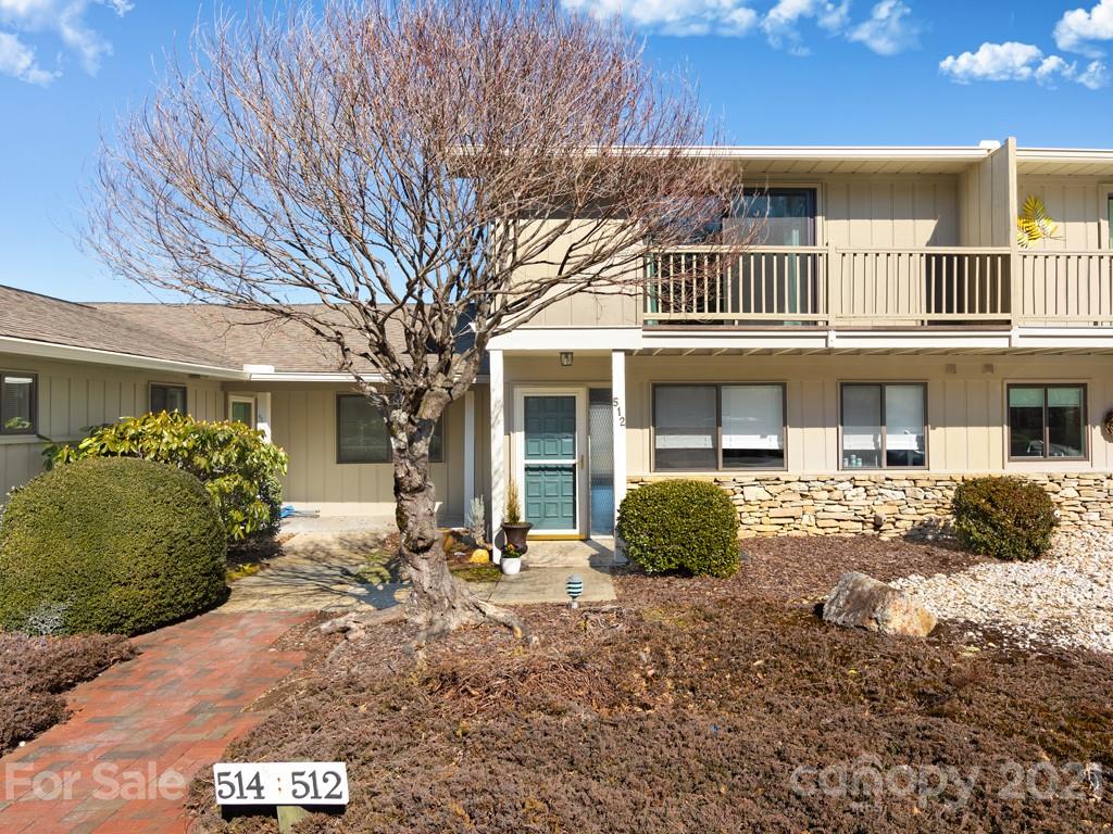 Property image 1 at 512 Davis Mountain Road, Hendersonville, NC 28739