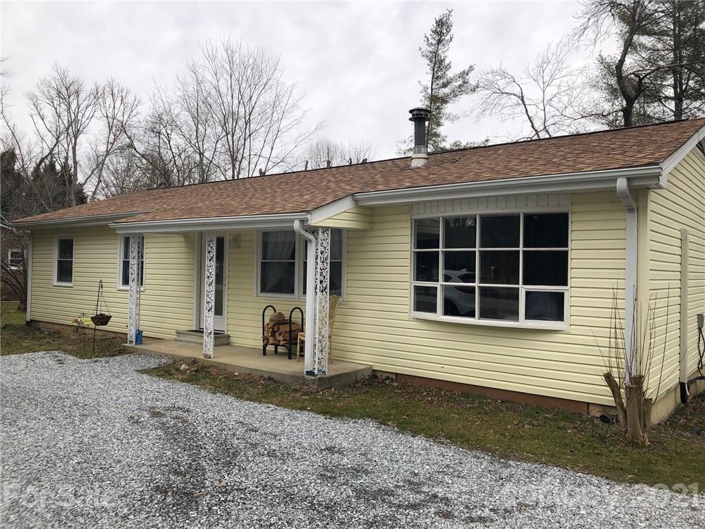 Property image 1 at 466 Etowah School Road, Hendersonville, NC 28739