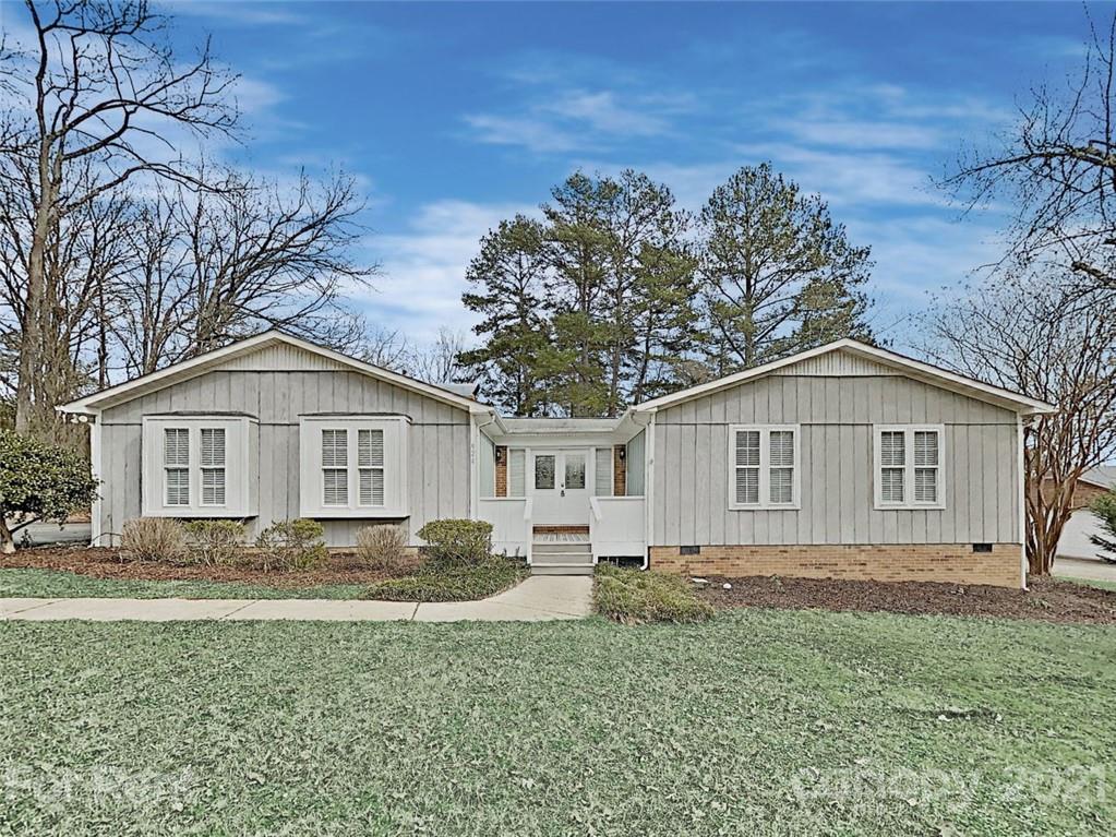 Property image 1 at 924 Pine Forest Road, Charlotte, NC 28214