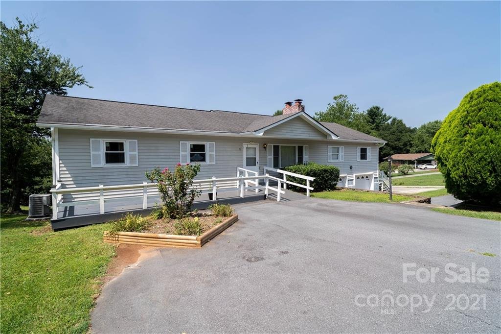 Property image 1 at 6 Stoney Nob Drive, Hendersonville, NC 28792