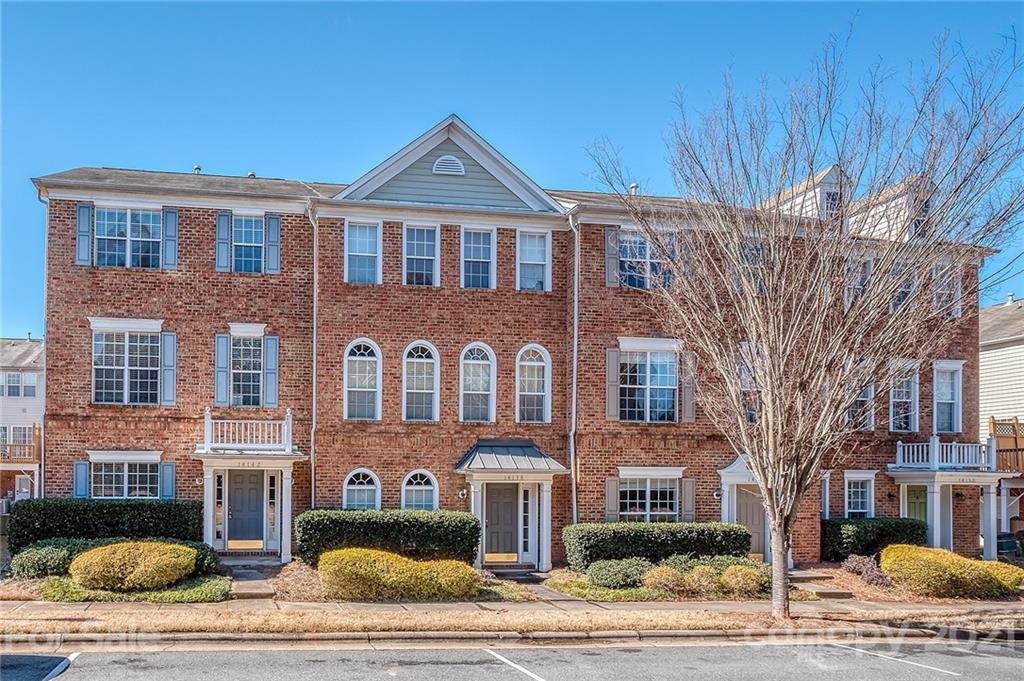 Property image 1 at 14142 Fitzroy Lane, Charlotte, NC 28277