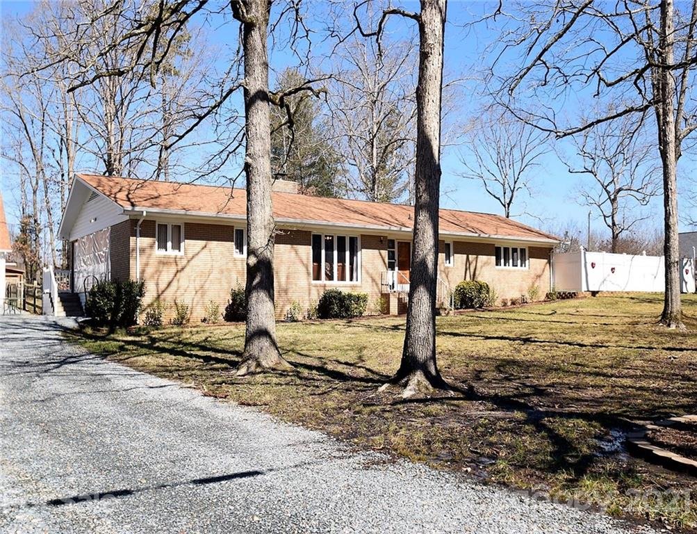 918 White Oaks Circle