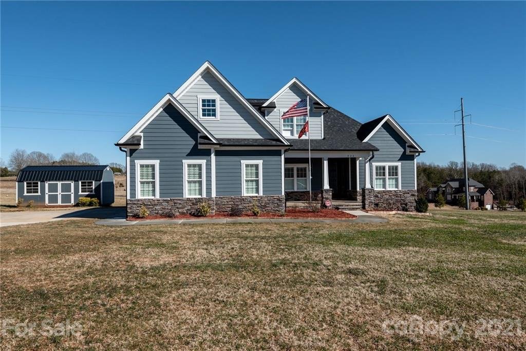 Property image 1 at 935 Oak Ridge Farms Circle, Newton, NC 28658