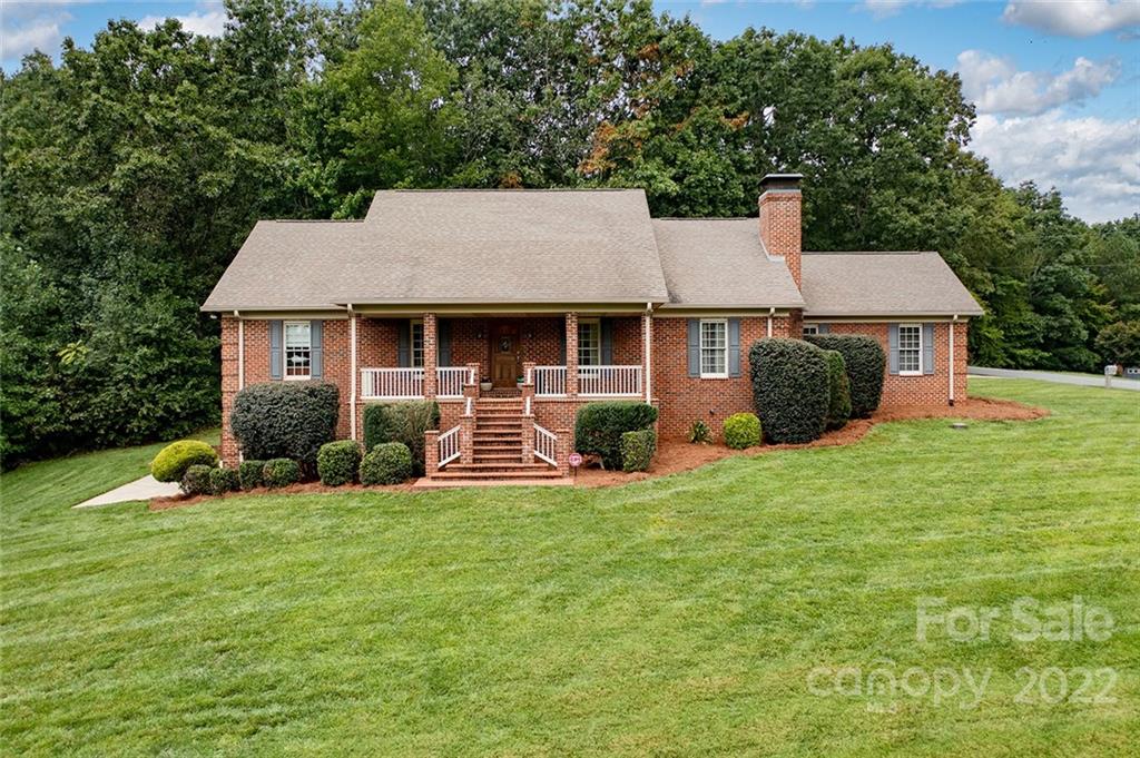 Property image 1 at 6315 Mountainside Drive, Hickory, NC 28601
