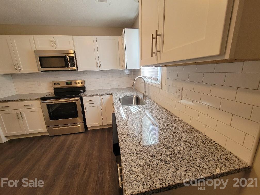 Property image 1 at 8610 Conklin Place, Charlotte, NC 28212