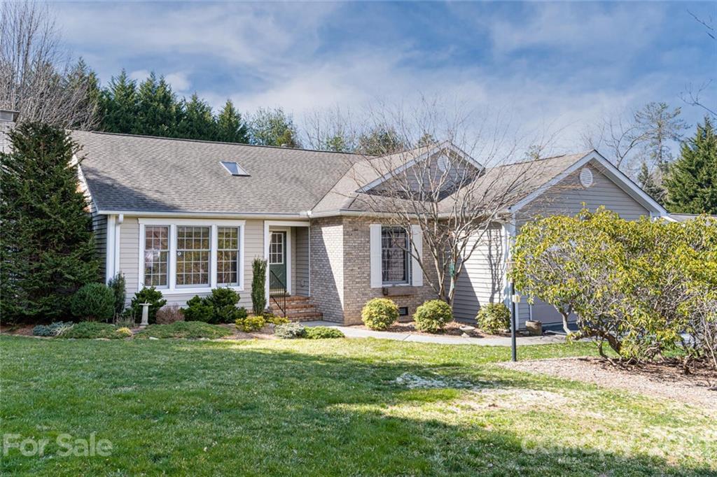 Property image 1 at 25 Old Applewood Lane, Hendersonville, NC 28739