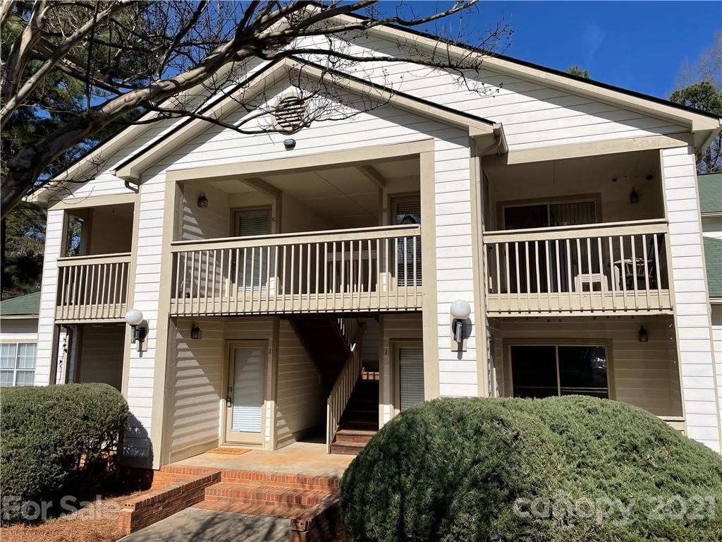 1041 Churchill Downs Court