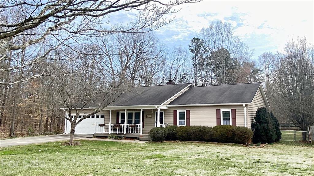 Property image 1 at 4833 Forest Ridge Drive, Hickory, NC 28602