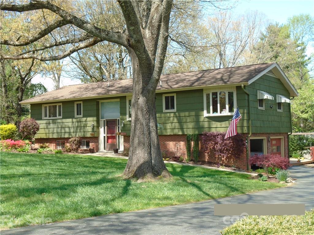 Property image 1 at 3128 Florida Drive, Hendersonville, NC 28792