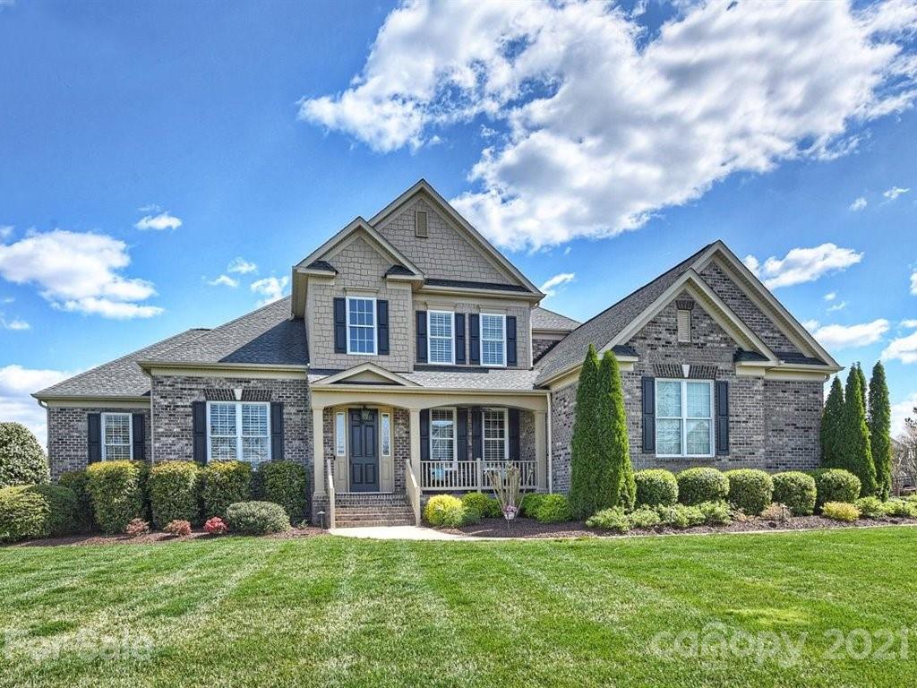 909 Wandering Way Drive