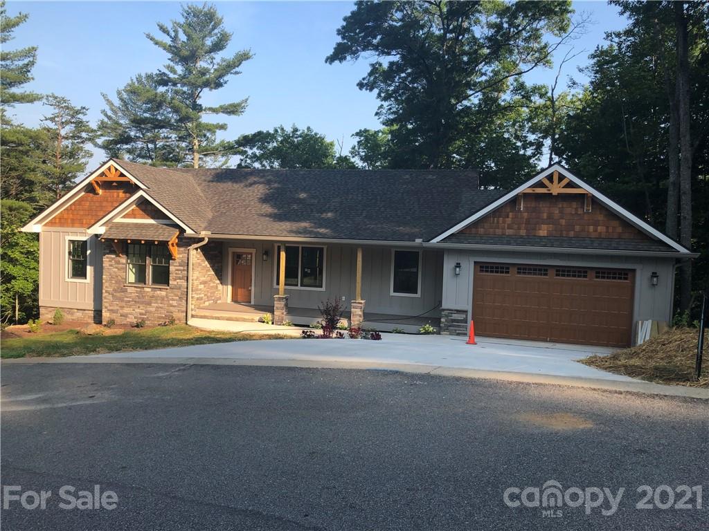 Property image 1 at 15 Crossing Circle, Fairview, NC 28730