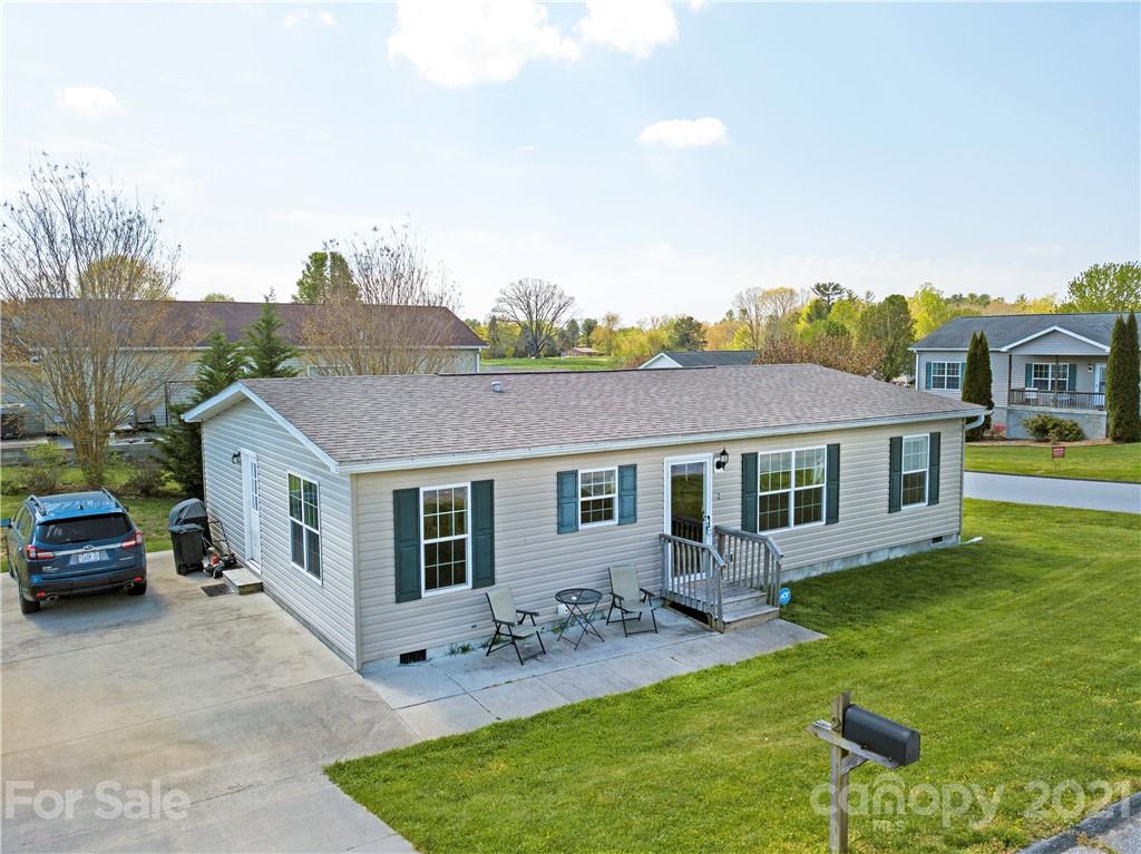 Property image 1 at 2 N Frederick Lane, Hendersonville, NC 28792