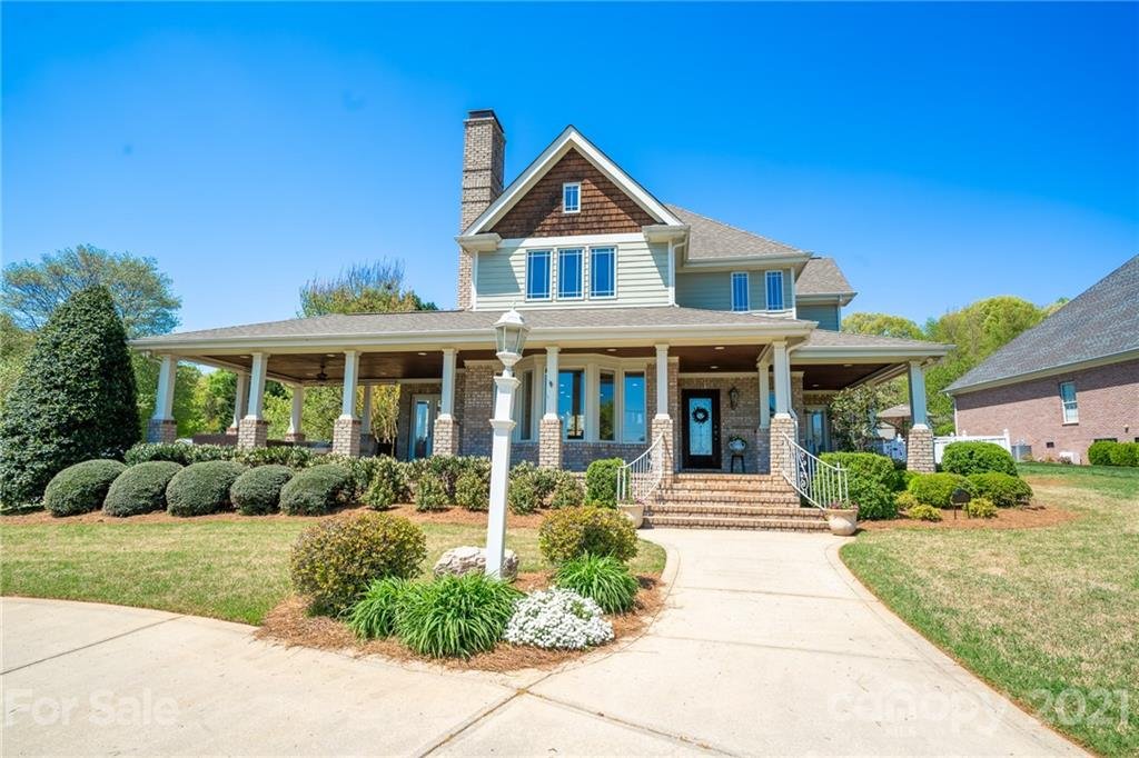 Property image 1 at 218 Crystal Circle, Mooresville, NC 28117