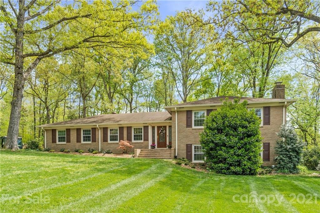 Property image 1 at 1800 Lumarka Drive, Charlotte, NC 28212